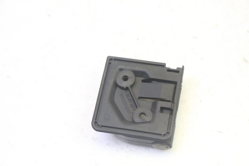 photo de LUGGAGE HOOK HONDA FES S-WING SWING ABS 125 (2007 - 2015) - Alternative perspective