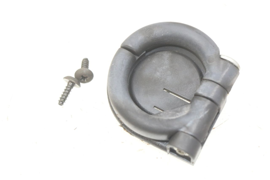 photo de LUGGAGE HOOK PIAGGIO FLY 100 (2006 - 2010) - Zoom on usage condition