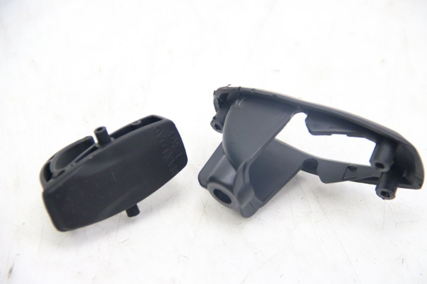 photo de LUGGAGE HOOK SYM JET 4 4T 50 (2018 - 2021) - Zoom on usage condition