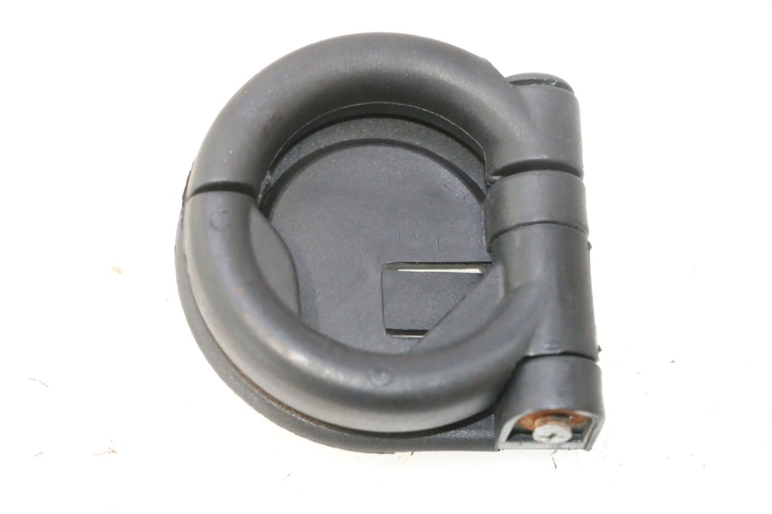 photo de LUGGAGE HOOK PIAGGIO NEW TYPHOON 50 (2018 - 2021) - Zoom on usage condition