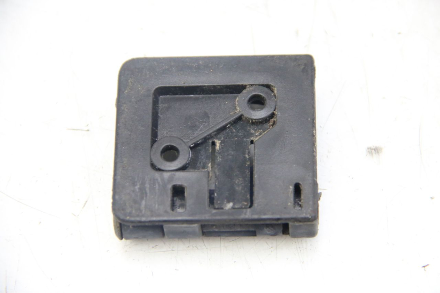 photo de LUGGAGE HOOK HONDA PES PS I 125 (2006 - 2012) - Zoom on usage condition