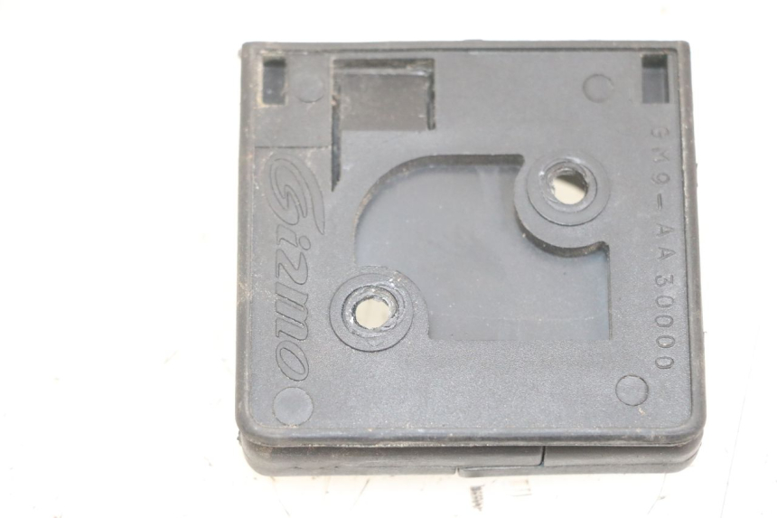 photo de LUGGAGE HOOK PEUGEOT SATELIS 125 (2006 - 2009) - Zoom on usage condition