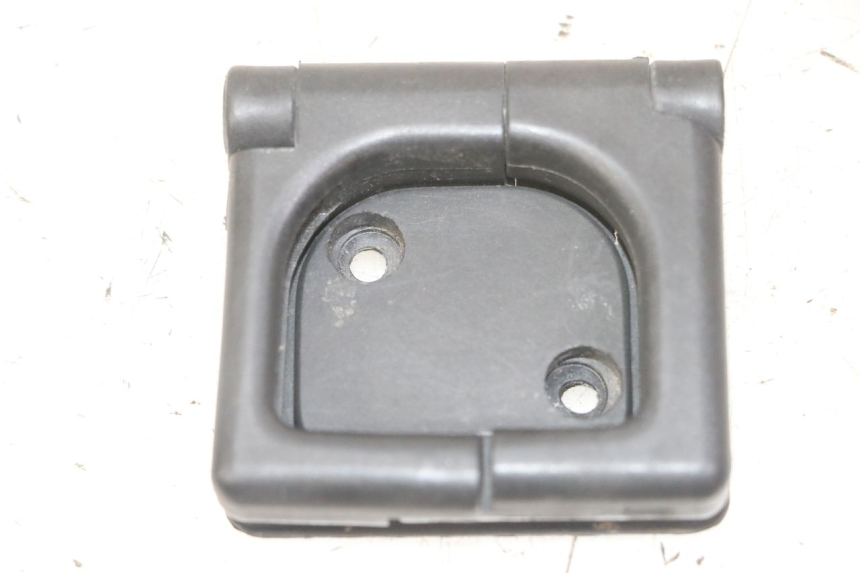 photo de BAG HOOK PEUGEOT SATELIS 125 (2013 - 2018) - Zoom on usage condition