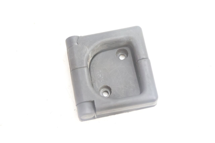 photo de LUGGAGE HOOK PEUGEOT SATELIS 125 (2006 - 2009) - Zoom on usage condition