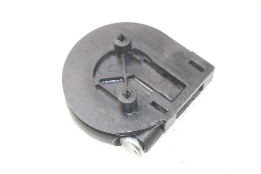 photo de LUGGAGE HOOK APRILIA SR 2T 50 (2012 - 2017) - Zoom on usage condition