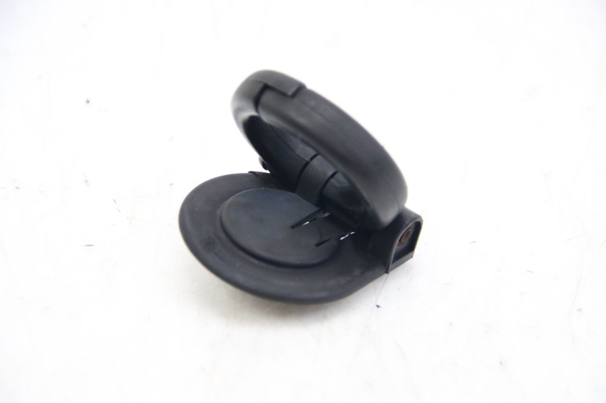 photo de LUGGAGE HOOK APRILIA SR 2T 50 (2012 - 2017) - Zoom on usage condition