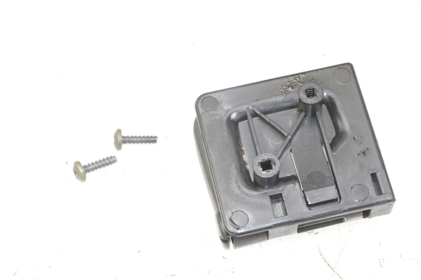 photo de LUGGAGE HOOK APRILIA SXR 50 (2021 - 2023) - Zoom on usage condition