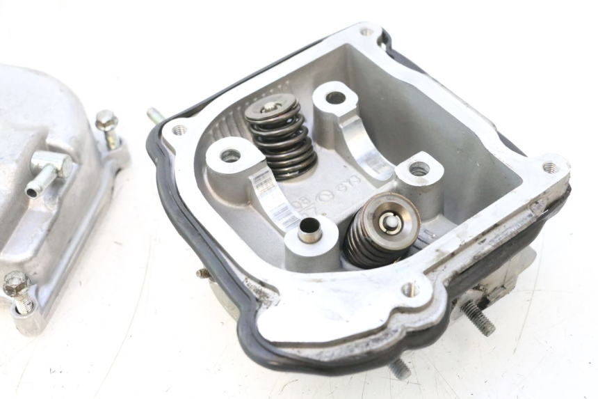photo de CYLINDER HEAD KYMCO AGILITY 4T 50 (2018 - 2022) - Additional view of the item