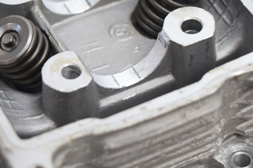 photo de CYLINDER HEAD KYMCO AGILITY 4T 50 (2005 - 2018) - Distinctive features