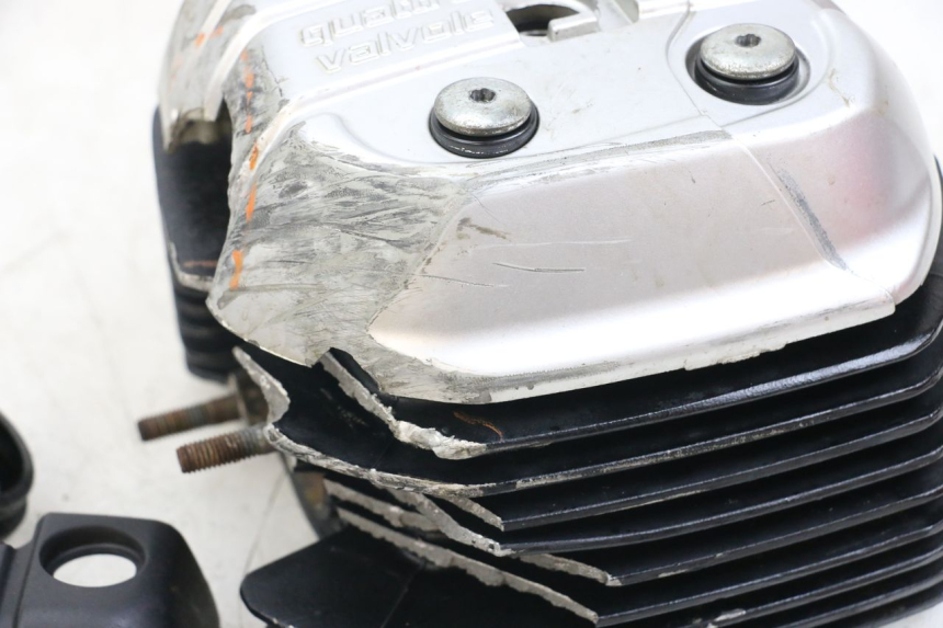 photo de REAR CYLINDER HEAD MOTO GUZZI NORGE 8V GT 1200 (2011 - 2016) - High-resolution close-up