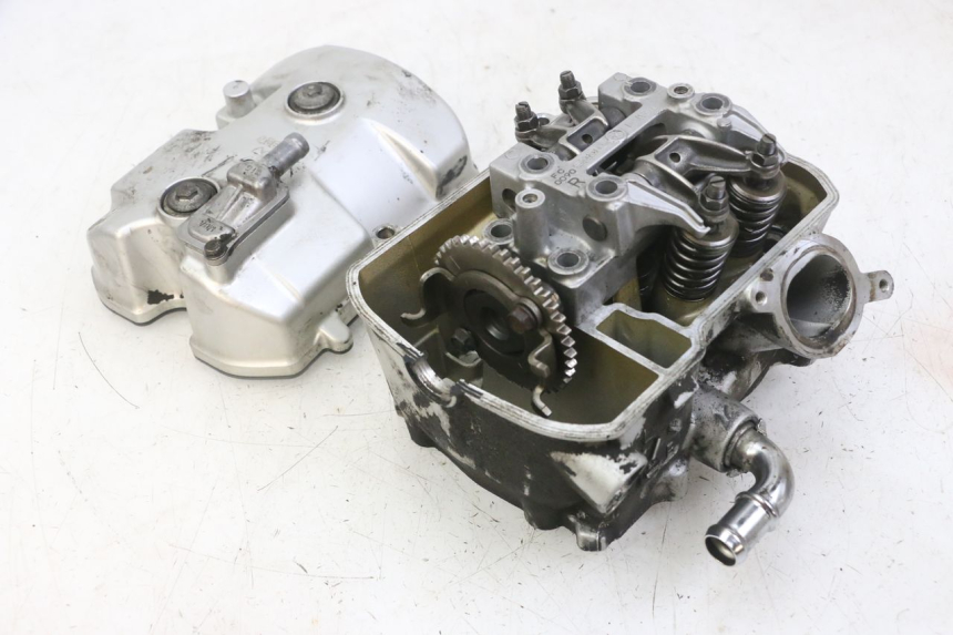 photo de REAR CYLINDER HEAD HONDA NTV DEAUVILLE ABS 700 (2007 - 2016) - Alternative angle