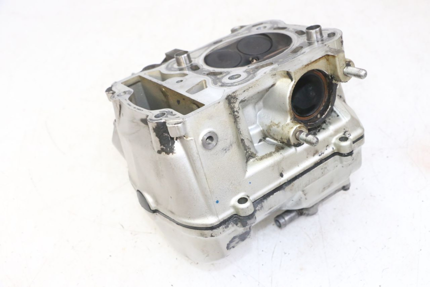 photo de REAR CYLINDER HEAD HONDA NTV DEAUVILLE ABS 700 (2007 - 2016) - Fixing points details