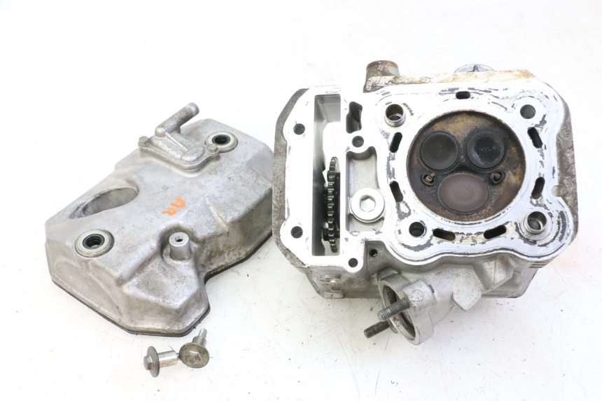 photo de REAR CYLINDER HEAD HONDA NTV DEAUVILLE 650 (2001 - 2006) - High-resolution close-up