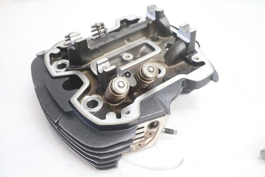 photo de REAR CYLINDER HEAD HARLEY DAVIDSON ROAD GLIDE FLTRXSE 1920 (2018 - 2022) - Additional view of the item