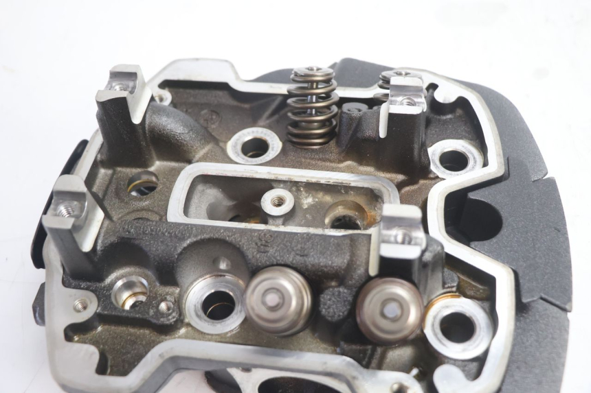 photo de REAR CYLINDER HEAD HARLEY DAVIDSON ROAD GLIDE FLTRXSE 1920 (2018 - 2022) - Component zoom