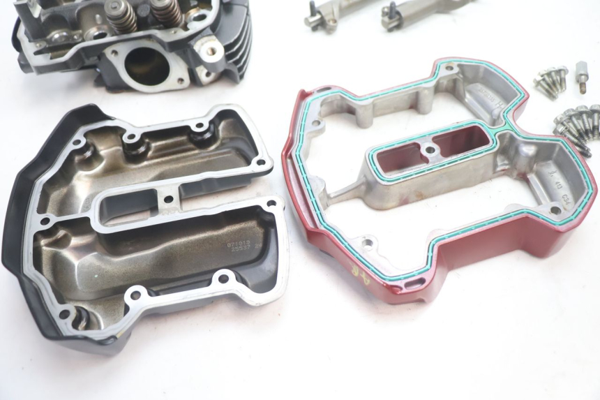 photo de REAR CYLINDER HEAD HARLEY DAVIDSON ROAD GLIDE FLTRXSE 1920 (2018 - 2022) - High-resolution close-up
