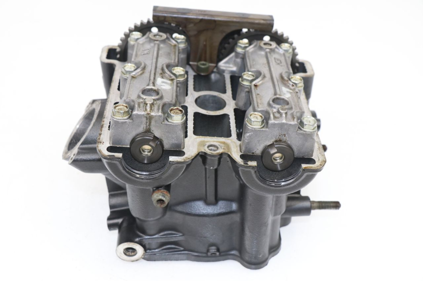 photo de REAR CYLINDER HEAD SUZUKI SV N 650 (1999 - 2002) - Alternative perspective