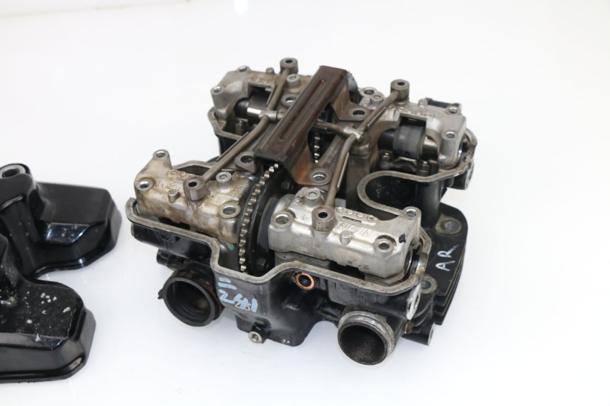 photo de REAR CYLINDER HEAD HONDA VF 1000 (1984 - 1988) - Detailed visual inspection