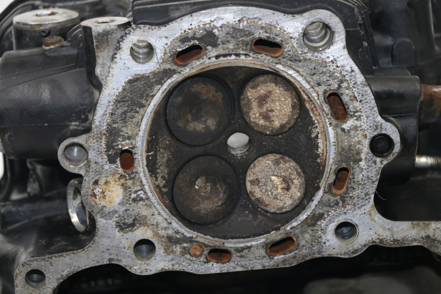 photo de REAR CYLINDER HEAD HONDA VF 1000 (1984 - 1988) - Surface and material condition