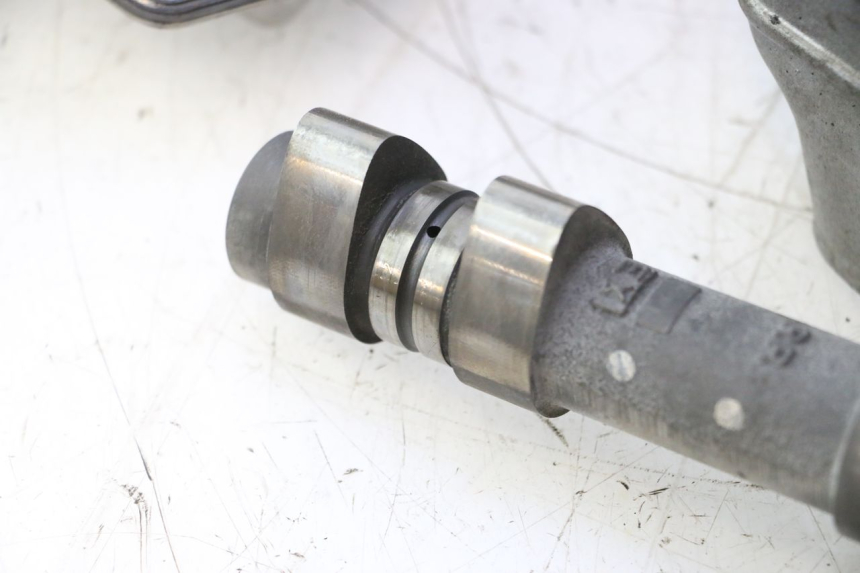 photo de REAR CYLINDER HEAD HONDA VFR FI RC46 800 (1998 - 2001) - Focus on structure