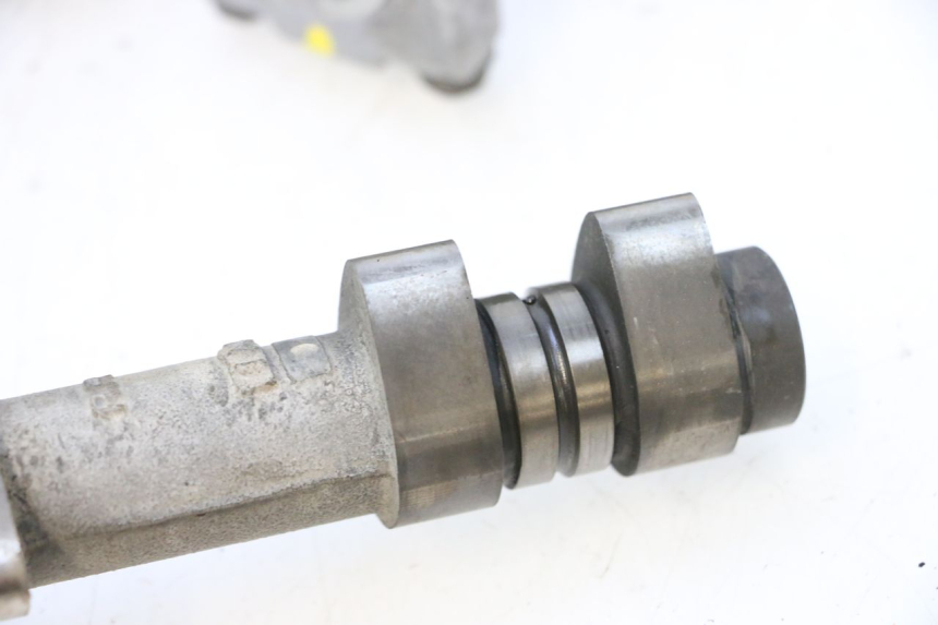 photo de REAR CYLINDER HEAD HONDA VFR FI RC46 800 (1998 - 2001) - Alternative angle