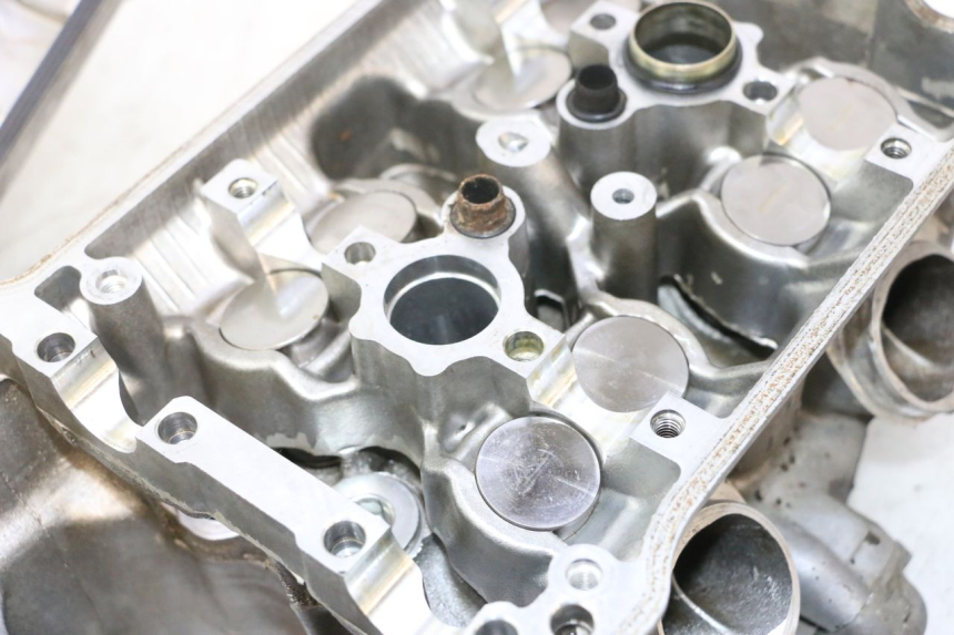 photo de REAR CYLINDER HEAD HONDA VFR FI RC46 800 (1998 - 2001) - Spare part profile view