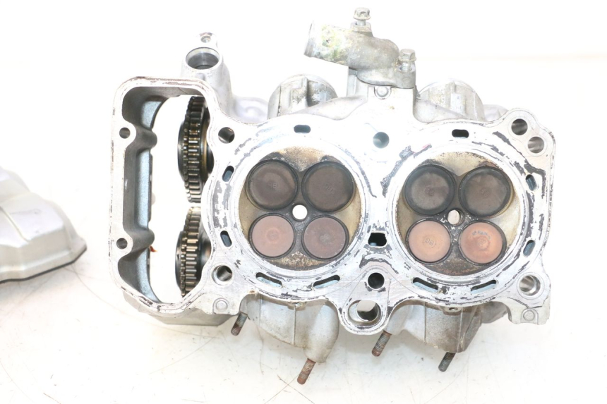 photo de REAR CYLINDER HEAD HONDA VFR FI RC46 800 (1998 - 2001) - Distinctive features