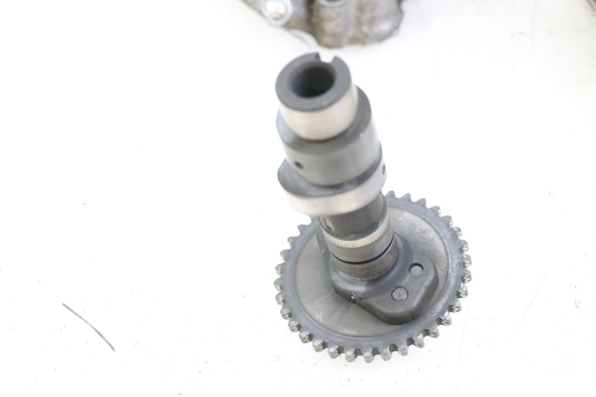 photo de REAR CYLINDER HEAD SUZUKI VL INTRUDER 125 (2004 - 2007) - Distinctive features