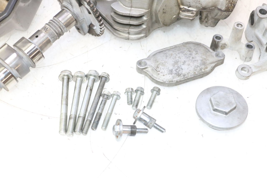photo de REAR CYLINDER HEAD HONDA XRV AFRICA TWIN 750 (1990 - 1992) - Technical close-up