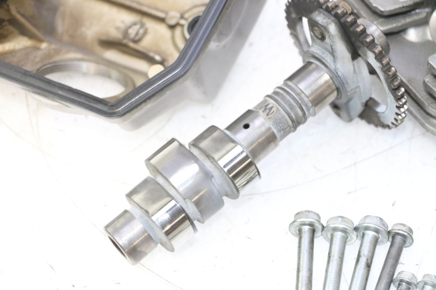 photo de REAR CYLINDER HEAD HONDA XRV AFRICA TWIN 750 (1990 - 1992) - Fixing points details