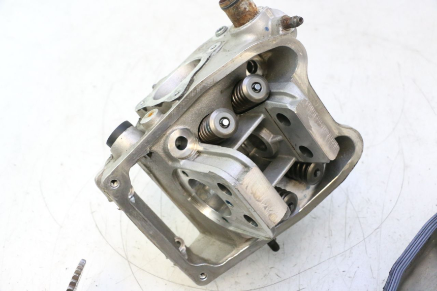 photo de FRONT CYLINDER HEAD GILERA GP 800 (2007 - 2013) - Detailed visual inspection