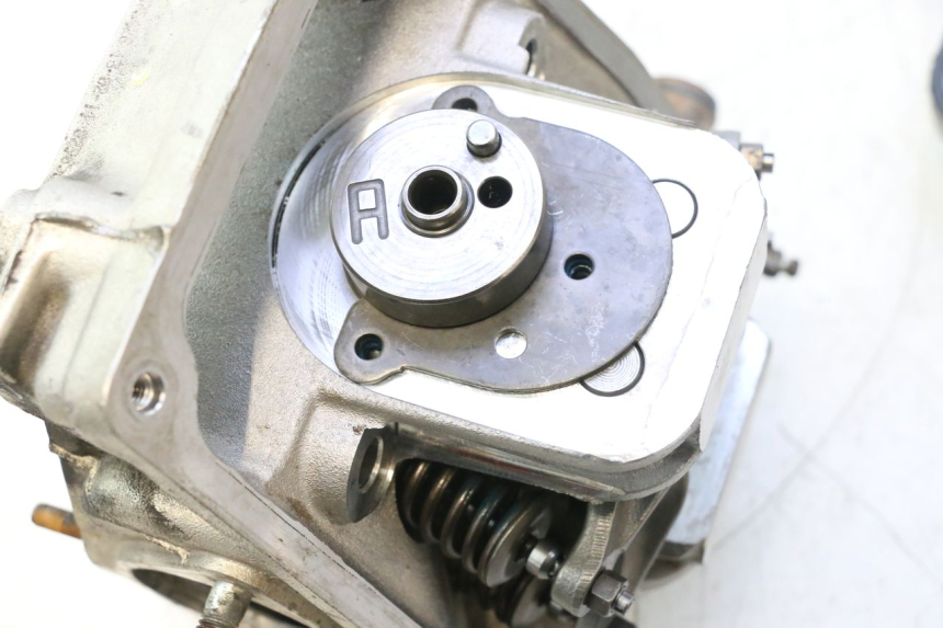 photo de FRONT CYLINDER HEAD GILERA GP 800 (2007 - 2013) - Alternative angle