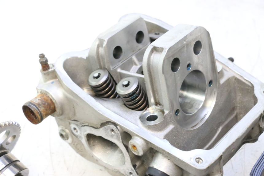 photo de FRONT CYLINDER HEAD GILERA GP 800 (2007 - 2013) - Zoom on usage condition