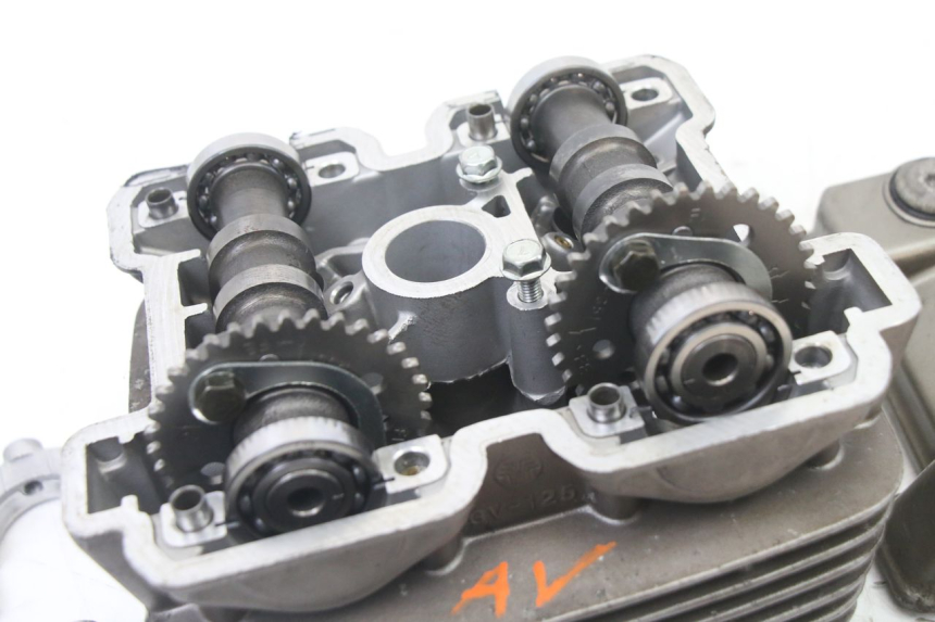 photo de FRONT CYLINDER HEAD HYOSUNG GTR 125 (2006 - 2008) - Distinctive features