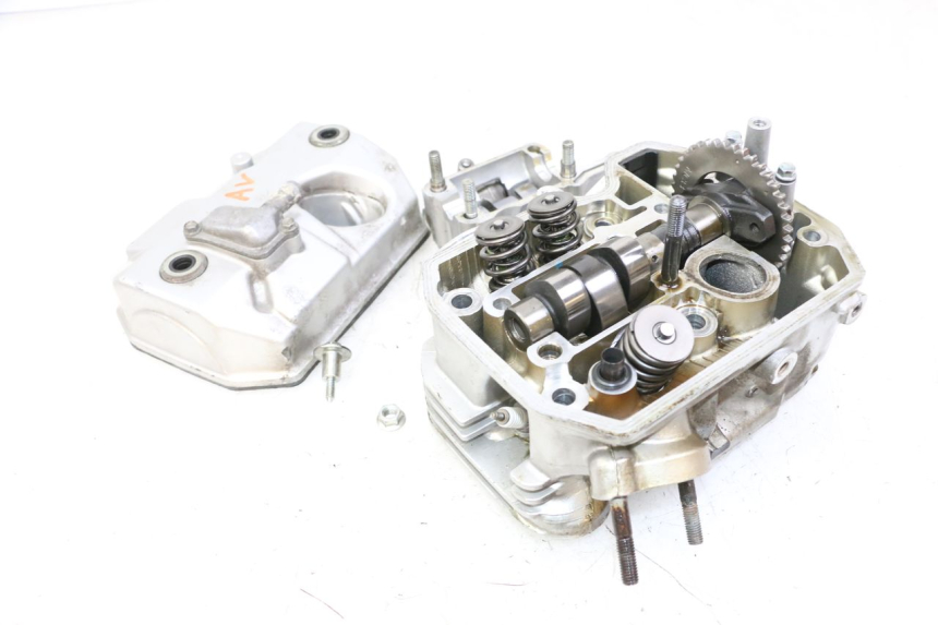 photo de FRONT CYLINDER HEAD HONDA NTV DEAUVILLE 650 (2001 - 2006) - High-resolution close-up