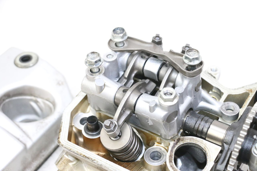 photo de FRONT CYLINDER HEAD HONDA NTV DEAUVILLE 650 (2001 - 2006) - Focus on structure