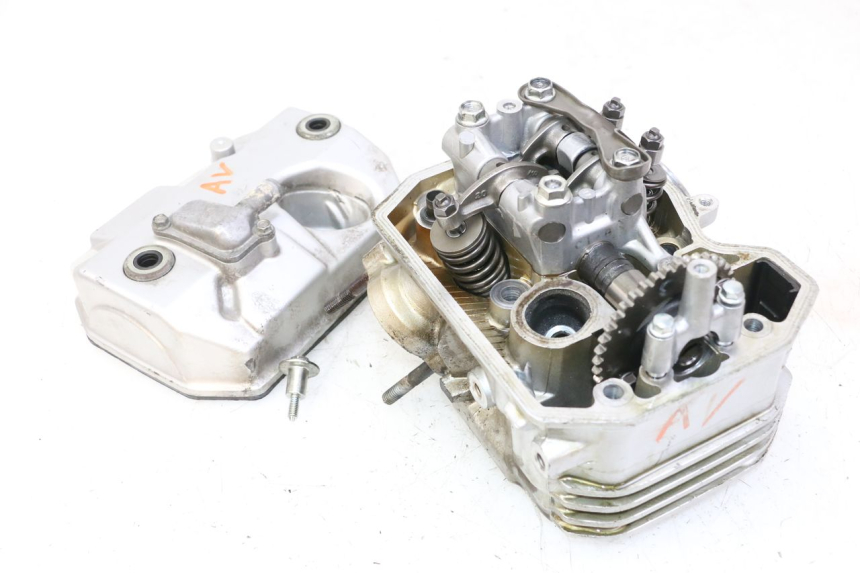 photo de FRONT CYLINDER HEAD HONDA NTV DEAUVILLE 650 (2001 - 2006) - Fixing points details