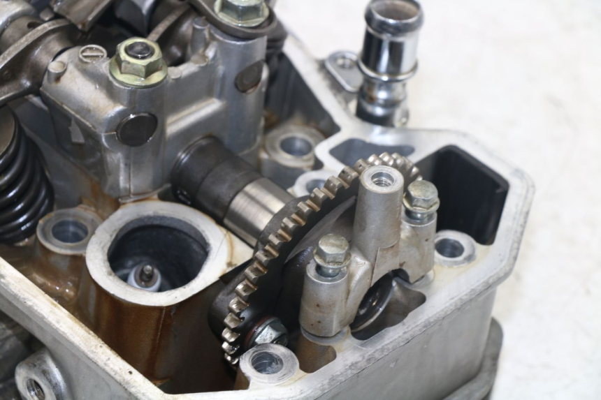 photo de FRONT CYLINDER HEAD HONDA NTV REVERSE 650 (1988 - 1988) - Component zoom