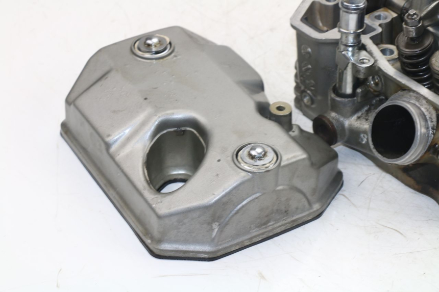 photo de FRONT CYLINDER HEAD HONDA NTV REVERSE 650 (1988 - 1988) - Alternative angle