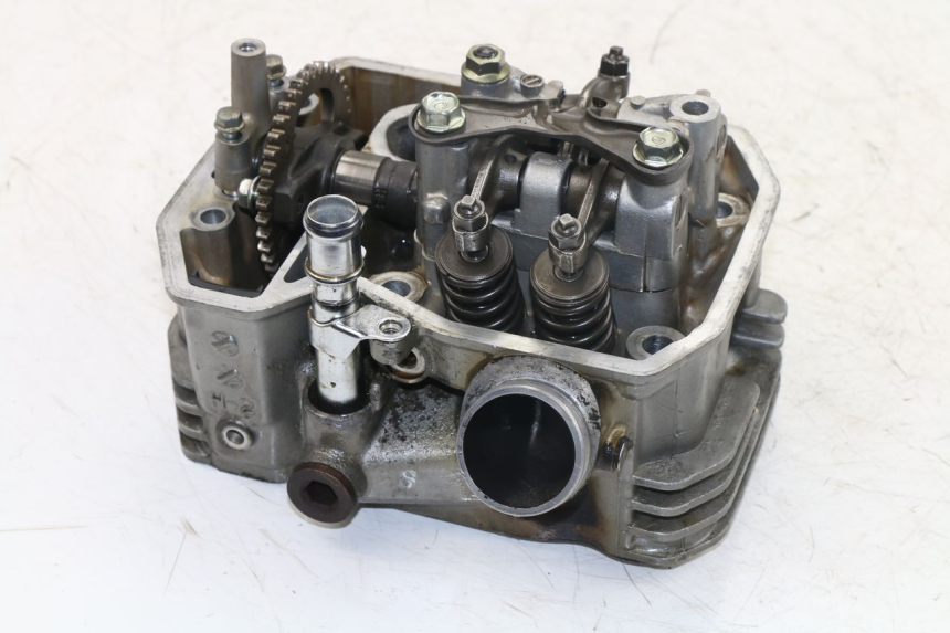 photo de FRONT CYLINDER HEAD HONDA NTV REVERSE 650 (1988 - 1988) - Alternative perspective