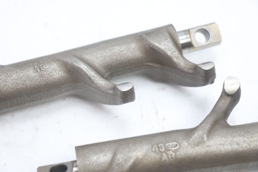 photo de FRONT CYLINDER HEAD HARLEY DAVIDSON ROAD GLIDE FLTRXSE 1920 (2018 - 2022) - Fixing points details