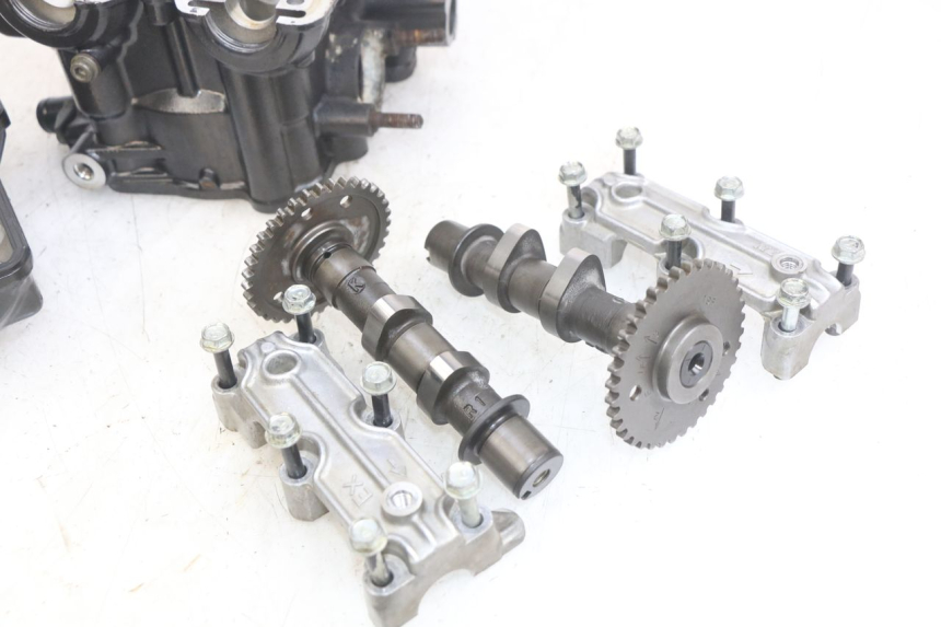 photo de FRONT CYLINDER HEAD SUZUKI SV N 650 (1999 - 2002) - Detailed visual inspection