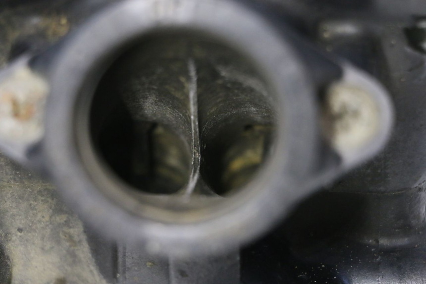 photo de FRONT CYLINDER HEAD SUZUKI SV N 650 (1999 - 2002) - Technical close-up