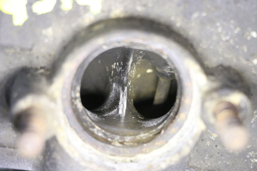 photo de FRONT CYLINDER HEAD SUZUKI SV N 650 (1999 - 2002) - Focus on structure