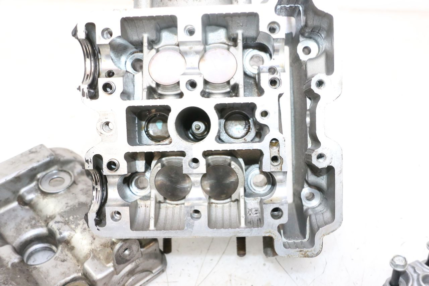 photo de FRONT CYLINDER HEAD SUZUKI SV S 650 (1999 - 2002) - High-resolution close-up