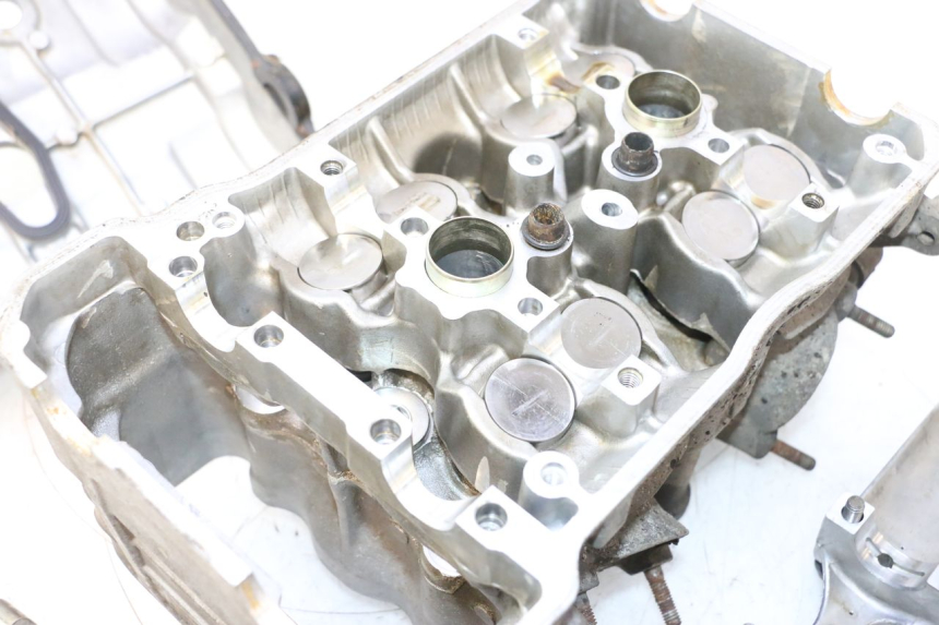 photo de FRONT CYLINDER HEAD HONDA VFR FI RC46 800 (1998 - 2001) - Additional view of the item