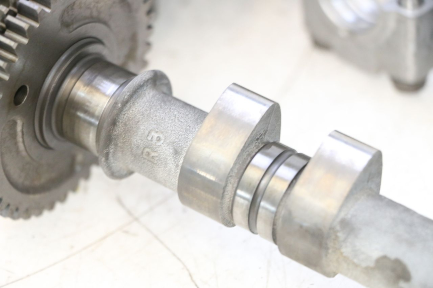 photo de FRONT CYLINDER HEAD HONDA VFR FI RC46 800 (1998 - 2001) - Focus on structure