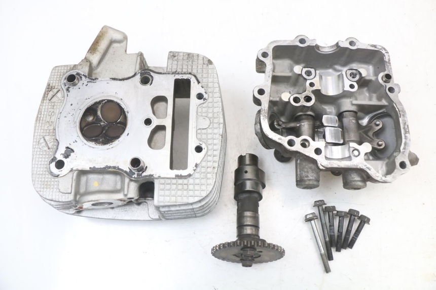 photo de FRONT CYLINDER HEAD SUZUKI VL INTRUDER 125 (2004 - 2007) - Zoom on usage condition