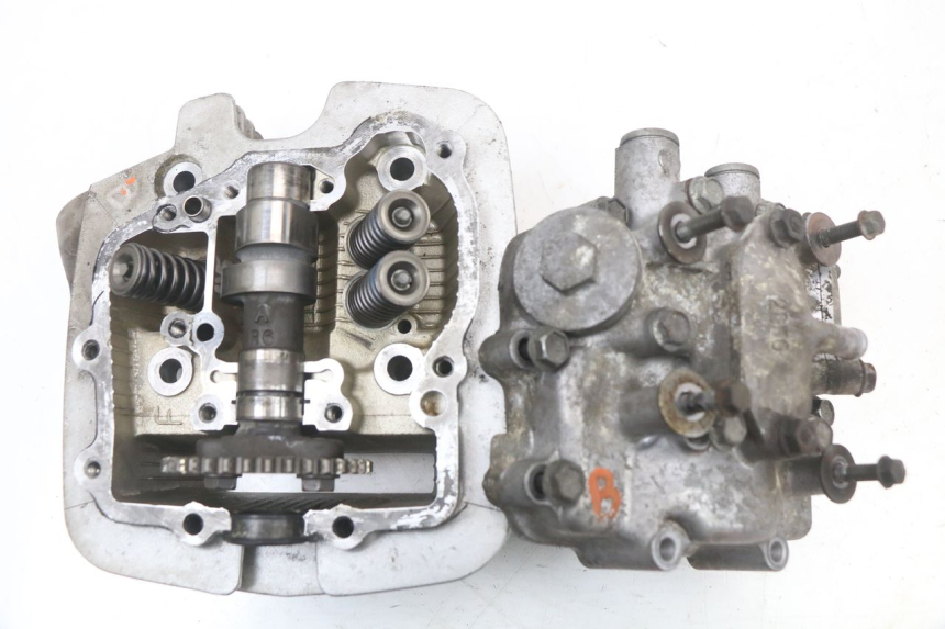 photo de FRONT CYLINDER HEAD SUZUKI VL INTRUDER 125 (2004 - 2007) - Surface and material condition