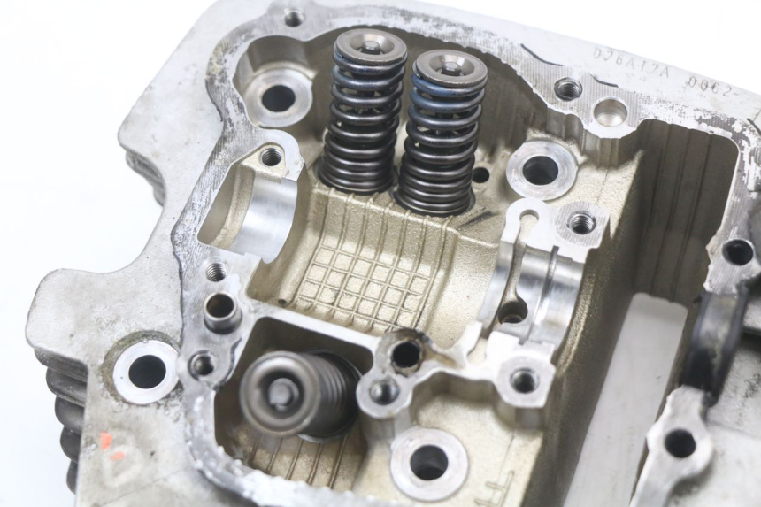 photo de FRONT CYLINDER HEAD SUZUKI VL INTRUDER 125 (2004 - 2007) - Markings and original references